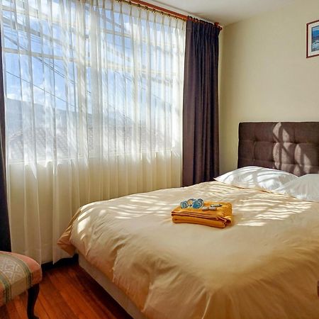 The Quito Guest House With Yellow Balconies For Travellers Luaran gambar