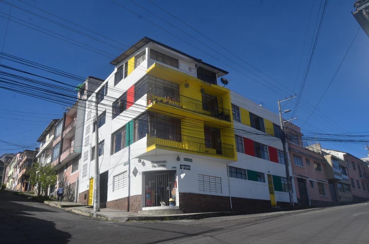 The Quito Guest House With Yellow Balconies For Travellers Luaran gambar