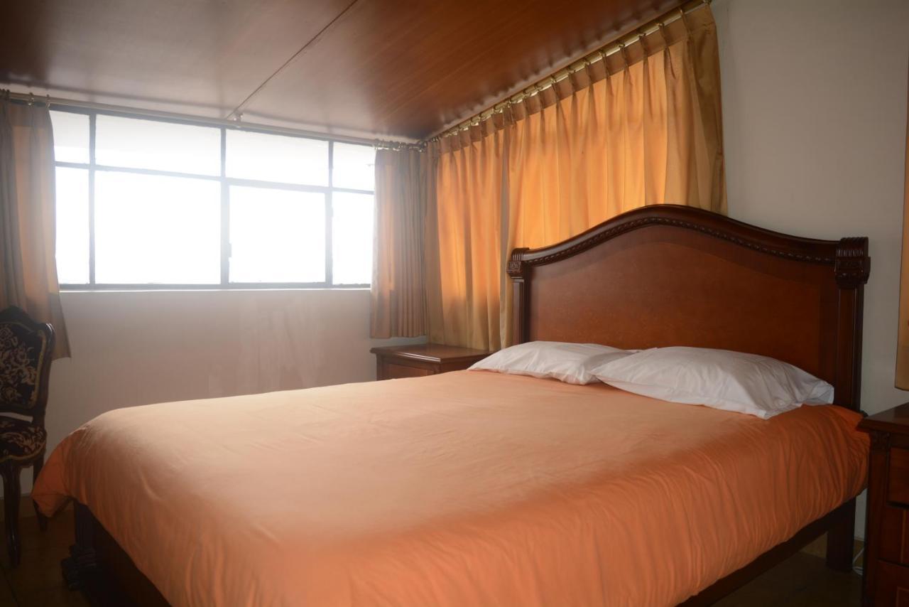 The Quito Guest House With Yellow Balconies For Travellers Luaran gambar