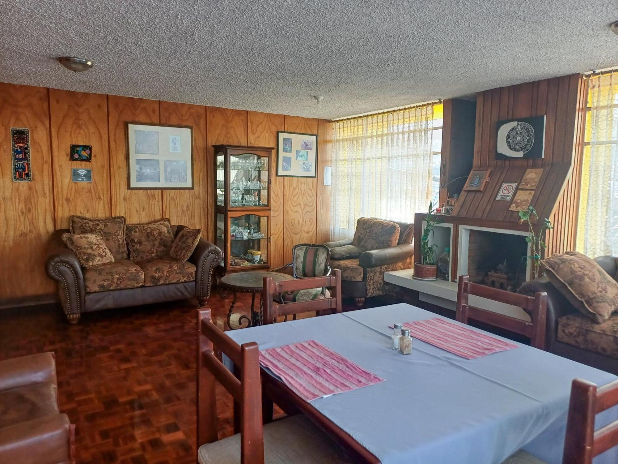 The Quito Guest House With Yellow Balconies For Travellers Luaran gambar