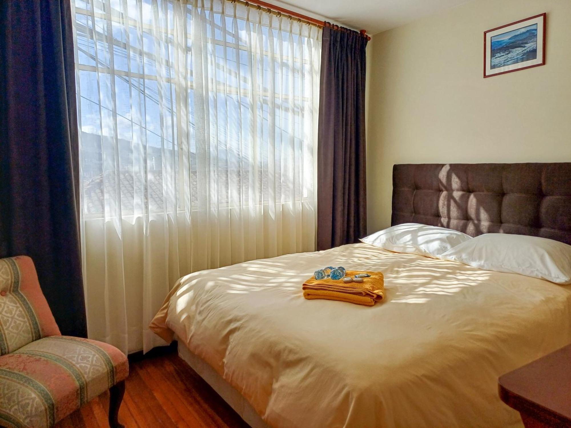 The Quito Guest House With Yellow Balconies For Travellers Luaran gambar