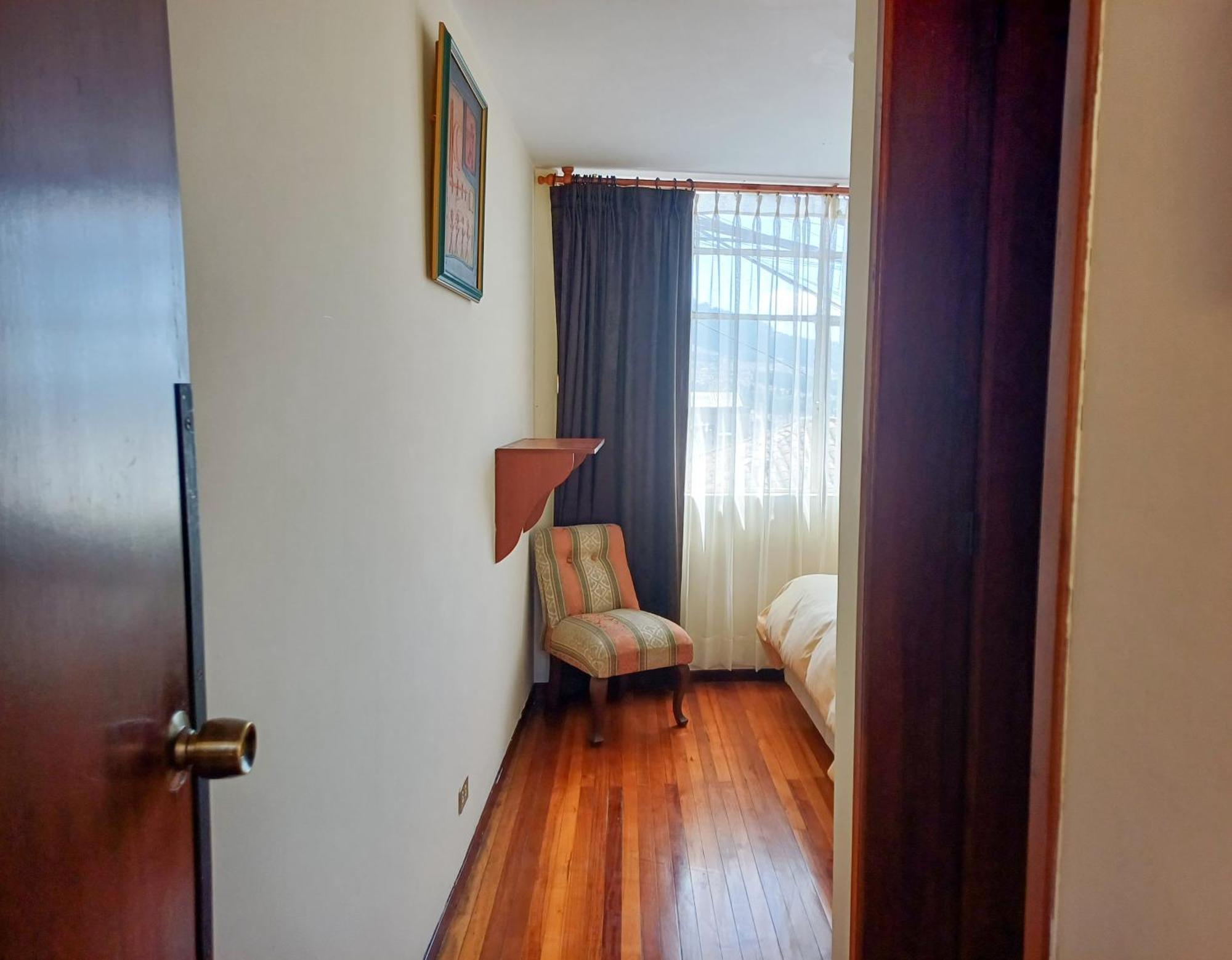 The Quito Guest House With Yellow Balconies For Travellers Luaran gambar