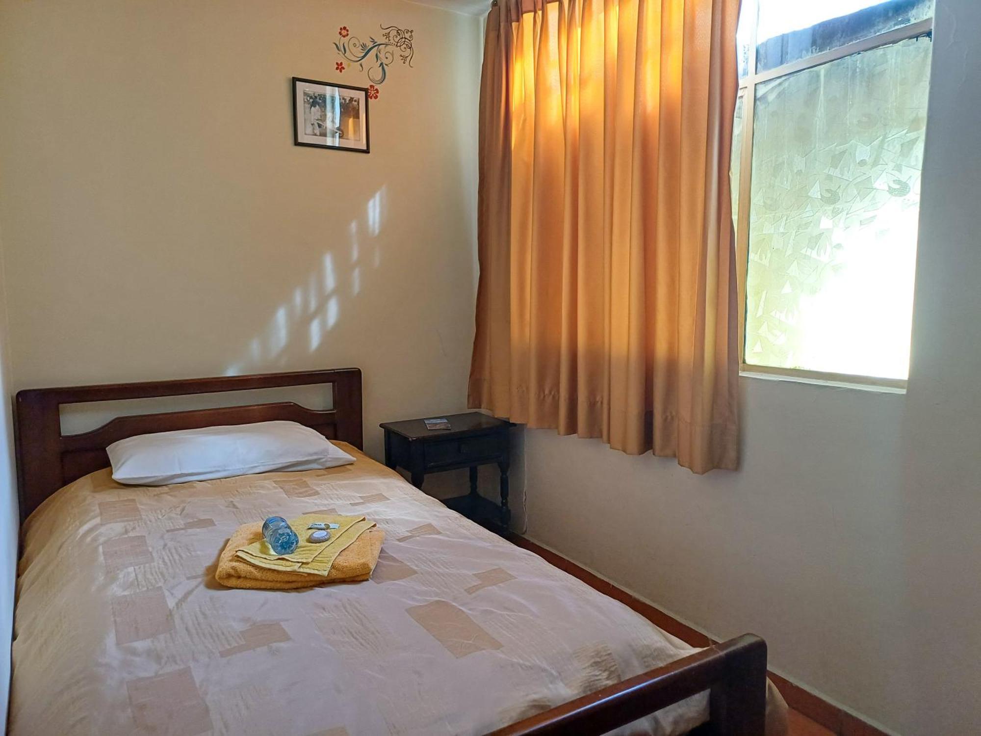 The Quito Guest House With Yellow Balconies For Travellers Luaran gambar