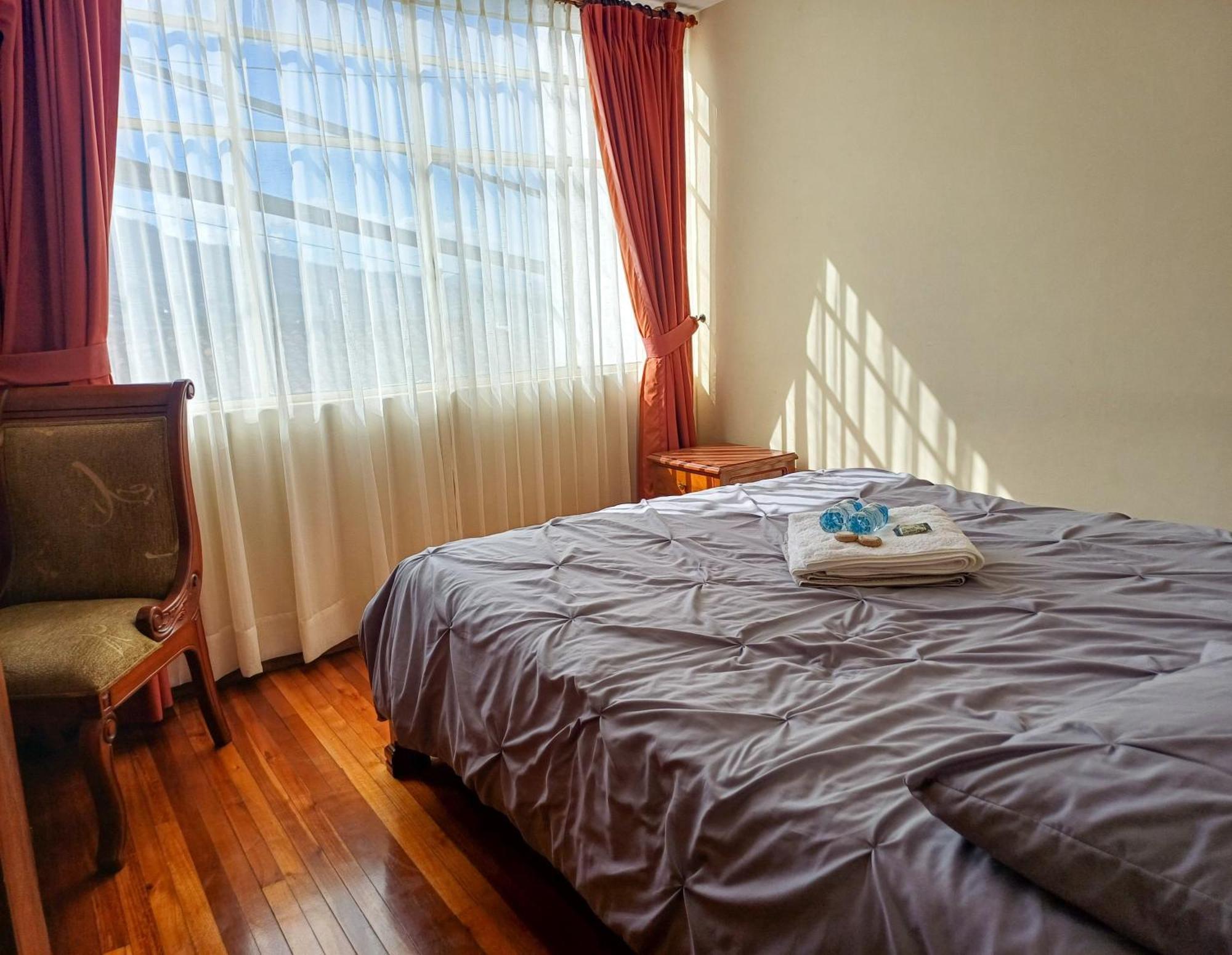 The Quito Guest House With Yellow Balconies For Travellers Luaran gambar