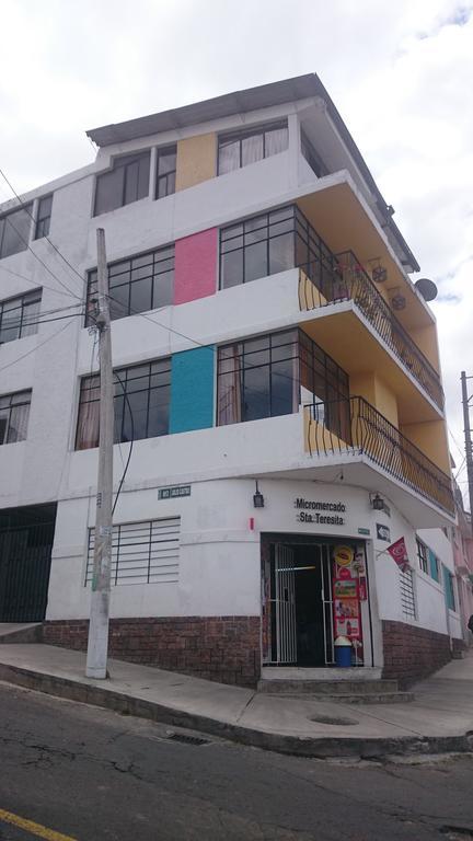 The Quito Guest House With Yellow Balconies For Travellers Luaran gambar