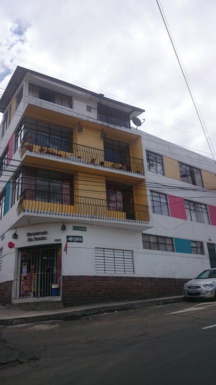 The Quito Guest House With Yellow Balconies For Travellers Luaran gambar