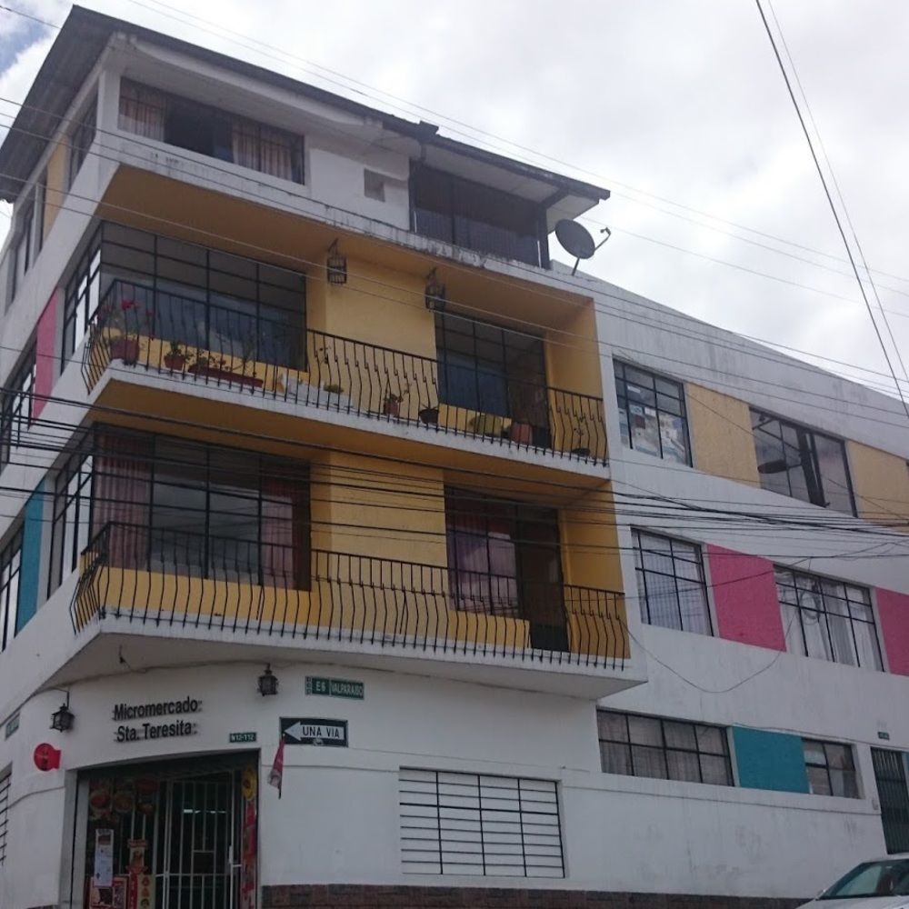 The Quito Guest House With Yellow Balconies For Travellers Luaran gambar
