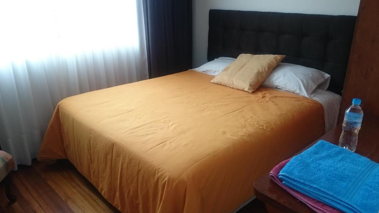 The Quito Guest House With Yellow Balconies For Travellers Luaran gambar